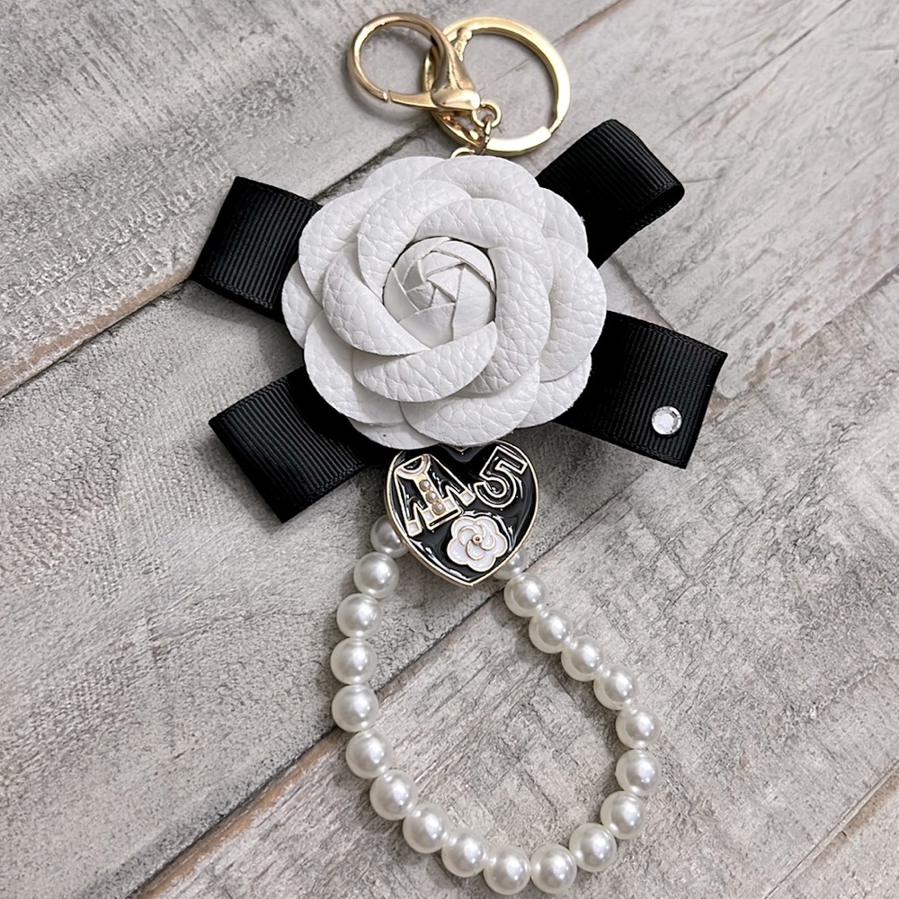 NEW-Unbranded keychain/Charm